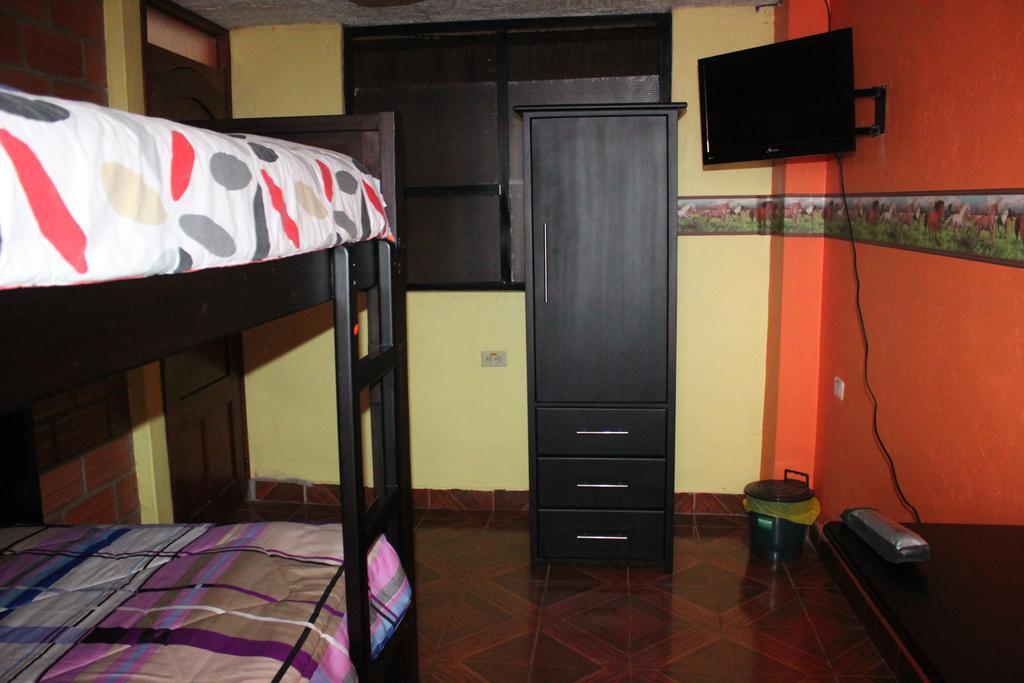 Hostel Sendero De Volcanes Latacunga Esterno foto