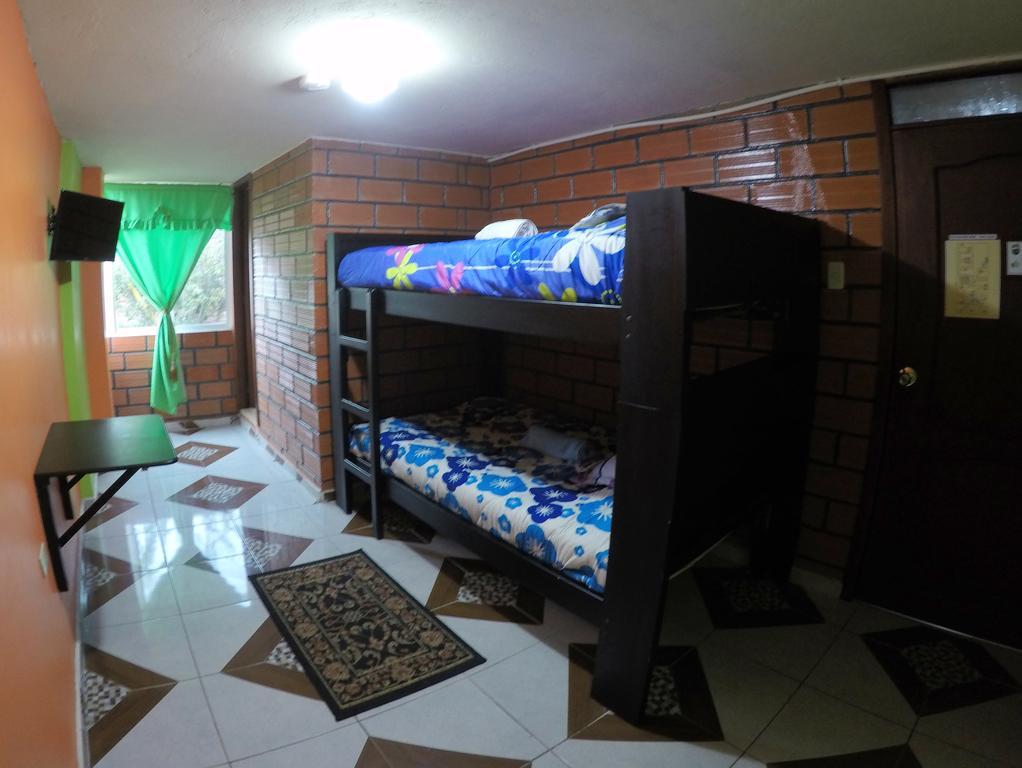 Hostel Sendero De Volcanes Latacunga Esterno foto